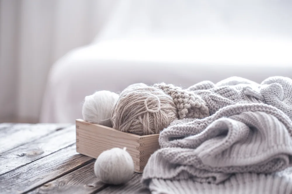 Gomitoli e tessuti di cashmere